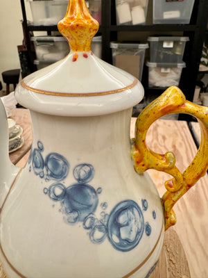 Was macht der Oktopus auf der Teekanne?