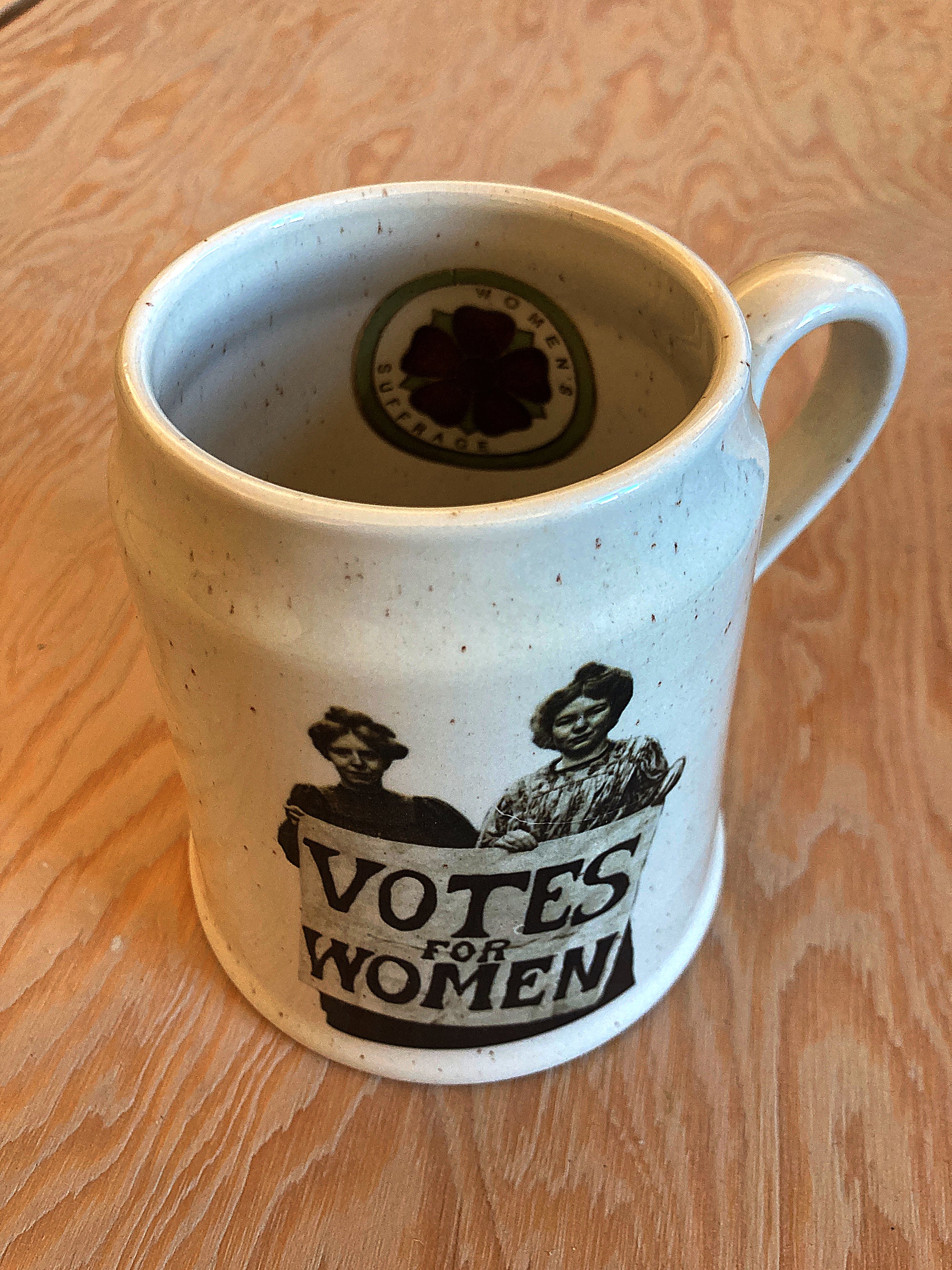 "Votes for Women", der Bierkrug aus der Suffragetten-Serie
